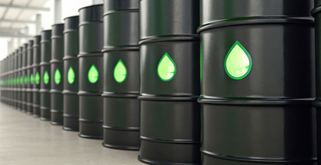 Fûts de collecte d'huiles alimentaires usagées alignés dans une zone de stockage propre
